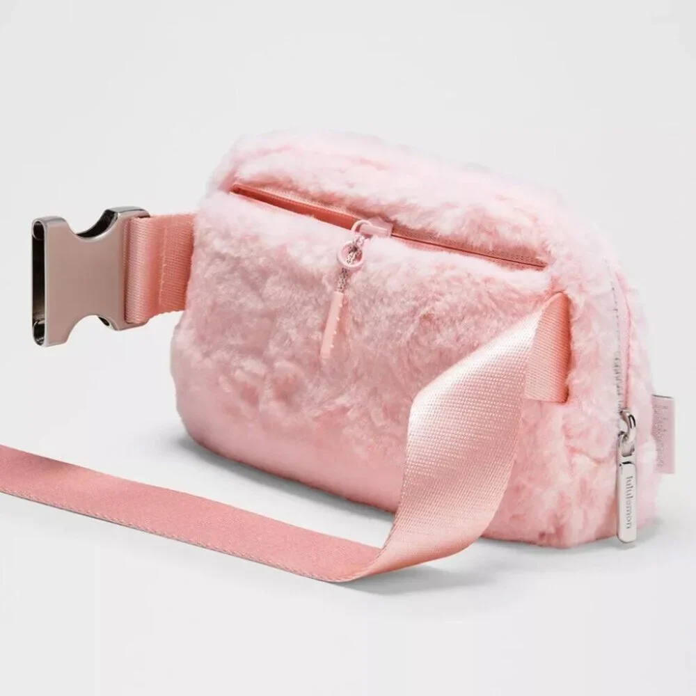 Lululemon Everywhere Belt Bag Plush Fleece strawberry milkshake furry fuzzy - Picture 10 of 10
